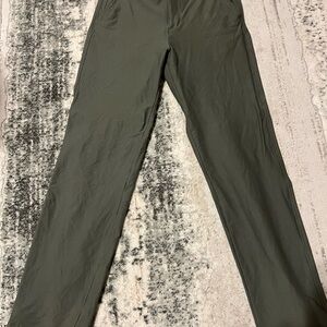 Dockers Men's Khaki Green Chinos